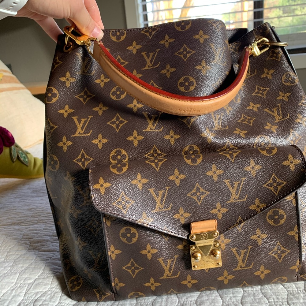 Louis Vuitton Métis bag (Discontinued)